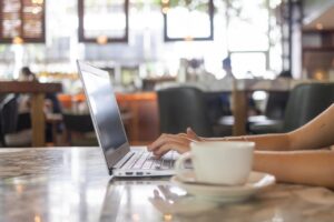オンライン講座で未経験からスキルを身につけるには？